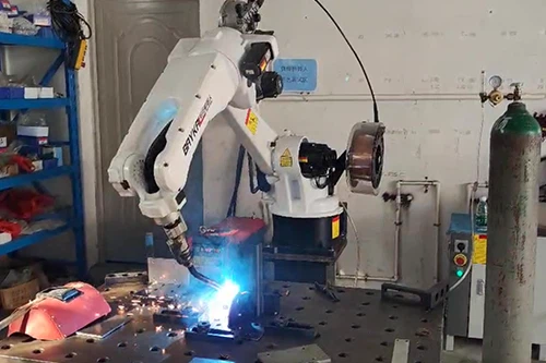 Заваряване на малки структурни части от Fulzh Robot