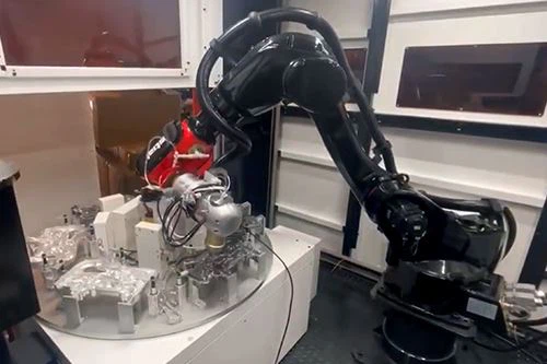 Черен робот Chikal за челно фрезоване