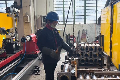 Заваряване на хидравличен цилиндър от Fulzh Robot